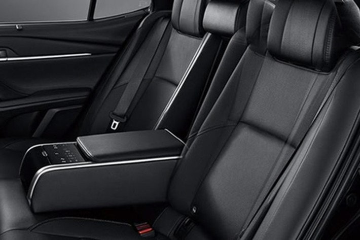 Tuy nhiên, hiện chưa rõ xe ở Thái Lan dùng loại động cơ hybrid nào. Ở thị trường quốc tế, mẫu xe này có 3 tùy chọn động cơ hybrid. Đầu tiên là hệ truyền động hybrid với máy xăng 4 xi-lanh, dung tích 2.0L, cho công suất tối đa 152 mã lực và mô-men xoắn cực đại 188 Nm.