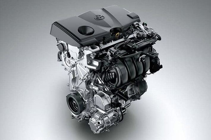 Thứ hai là hệ truyền động hybrid với máy xăng 4 xi-lanh, dung tích 2.5L, sản sinh công suất tối đa 186 mã lực và mô-men xoắn cực đại 221 Nm. Hai con số tương ứng của mô-tơ điện là 136 mã lực và 202 Nm. Khi kết hợp với nhau, động cơ xăng và mô-tơ điện tạo ra công suất tổng cộng 230 mã lực.