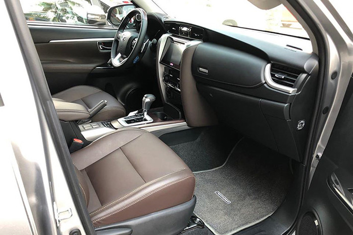 Hiện nay, Toyota Fortuner đã không còn giữ giá như trước, khi mẫu xe này vẫn có thể rớt giá theo thị trường, nhất là sau các cuộc giảm giá từ các đại lý để xả hàng tồn, đồng thời là để kích cầu doanh số. Bên cạnh đó, mẫu Fortuner không còn sức hút khách hàng Việt như xưa, khi doanh số tháng 01.2020 vừa qua Fortuner chỉ đạt 690 xe, thấp hơn nhiều so với doanh số 1.000 xe mỗi tháng mà Fortuner từng đạt được.
