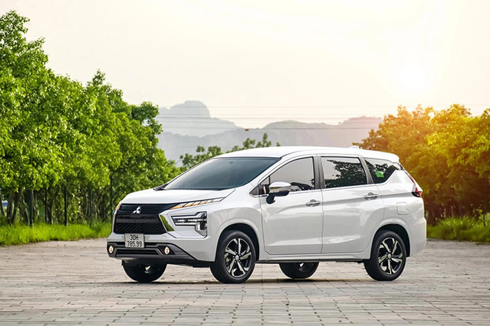 Mitsubishi Xpander: 1.003 xe Tương tự Vios, doanh số Mitsubishi Xpander cũng sụt giảm trong tháng 8/2024 với 1.003 xe bán ra, giảm gần 500 xe so với tháng 7/2024. Kết quả này, khiến Xpander tụt xuống vị trí thứ 6 trong bảng xếp hạng.