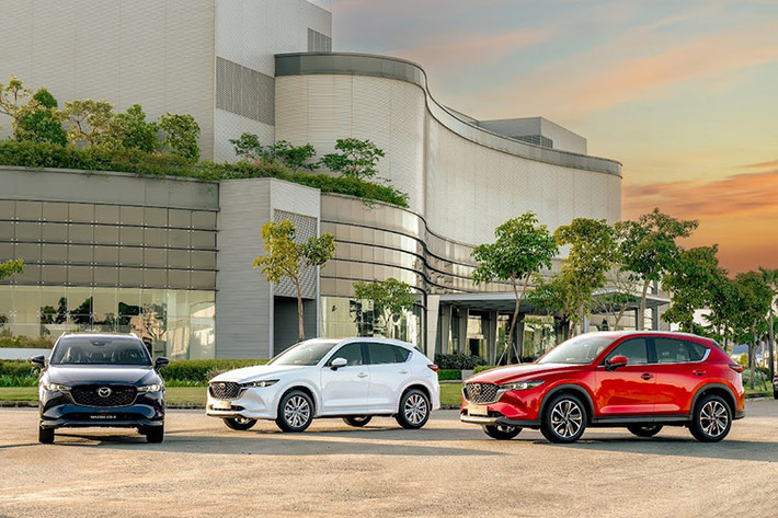 Mazda CX-5: 1.070 xe Cùng với Xforce, Mazda CX-5 là một trong những mẫu xe hiếm hoi của Top bán chạy ghi nhận tăng trưởng doanh số trong tháng 8. Theo đó, với 1.070 xe rời đại lý, tăng 26 xe theo tháng cũng đủ giúp CX-5 tăng 2 bậc lên đứng thứ 5.