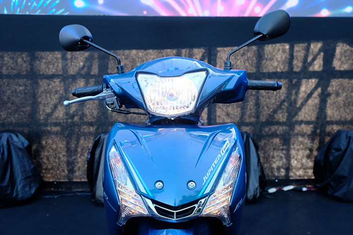 Về ngoại hình, Yamaha Jupiter Finn tại Việt Nam có kích thước tổng thể dài x rộng x cao là: 1.940 x 710 x 1.095 mm, chiều dài cơ sở 1.235 mm. Phiên bản này lớn hơn Jupiter thế hệ cũ, nhưng nó lại mang đến sự mềm mại nhiều hơn. Phần đầu xe được thiết kế mới và nhiều chi tiết phẳng hơn và có chi tiết hốc gió trung tâm tạo điểm nhấn.