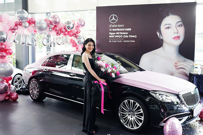 Mới đây nữ ca sĩ Lily Chen, được khán giả biết đến khi hoạt động ở nhiều vai trò như ca sĩ, diễn viên, người mẫu hay giải thưởng Á quân Tình bolero 2019 đã thu hút sự chú ý của cộng đồng mạng khi chia sẻ mới tậu một chiếc xe siêu sang Mercedes-Maybach S450 4Matic đời mới.