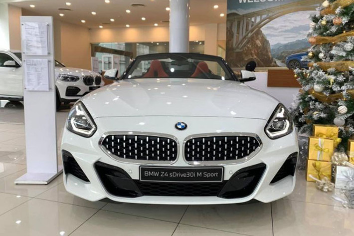 Có thể thấy việc mua 3 chiếc BMW với giá trị hơn 12 tỷ đồng cho thấy độ chịu chơi của Minh nhựa, tuy nhiên nó vẫn là quá ít so với bộ sưu tập xe khủng mà anh từng sở hữu như: Bugatti Veyron, Mc Laren 650s, Lamborghi Avetador, Pagani huayra,…. Minh nhựa cũng nhắn gửi đến BMW Phú Mỹ Hưng nếu có những mẫu xe như BMW M8 hay M6 về nước theo dạng chính hãng thì gọi cho anh, anh sẽ tậu ngay lập tức.