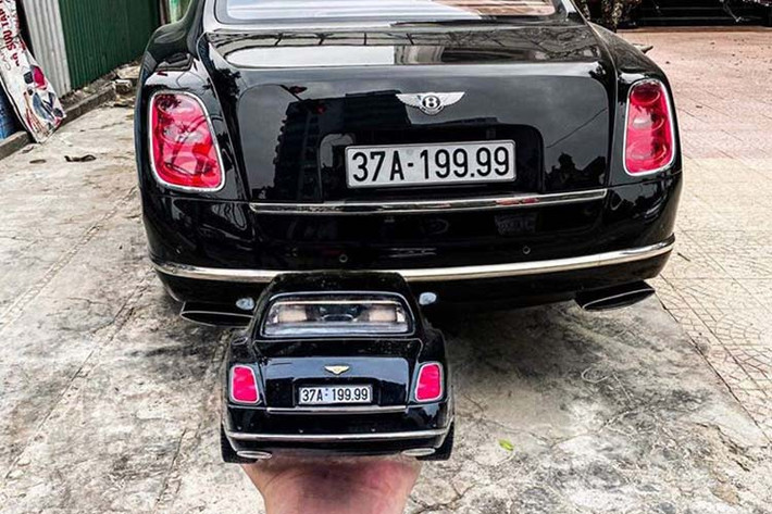 Một số chiếc xe siêu sang mang biển tứ quý 9 phải kể đến như Rolls-Royce Ghost ở Đồng Nai, Rolls-Royce Phantom mạ vàng ở Thái Nguyên hay Maybach 62S màu trắng tại Sài thành. Giới luận biển đánh giá biển tứ quý 9 sẽ mang đến sự may mắn, công việc thuận lợi và trở nên đẳng cấp so với các biển số khác.