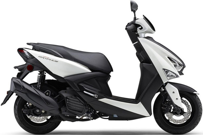 Hệ thống treo của Cygnus Gryphus 2024 bao gồm phuộc ống lồng ở phía trước và giảm xóc kép phía sau. Xe sử dụng phanh đĩa cho cả bánh trước và sau kèm hệ thống chống bó cứng phanh ABS an toàn.