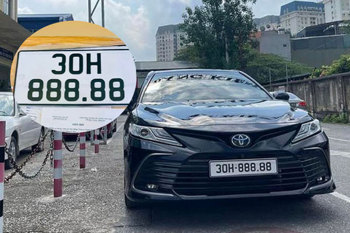 Một chiếc xe Toyota Camry 2.5Q có giá bán chính hãng được niêm yết là 1,35 tỷ đồng khi được chủ nhân mang đi bấm biển số đã thu về được kết quả 30H-888.88 vào đầu tháng 8 vừa qua - chiếc xe còn được giới luận biển đọc là Toyota Camry biển ngũ quý 8 hay ngũ phát... đã thu hút rất nhiều sự chú ý của cộng đồng mạng.