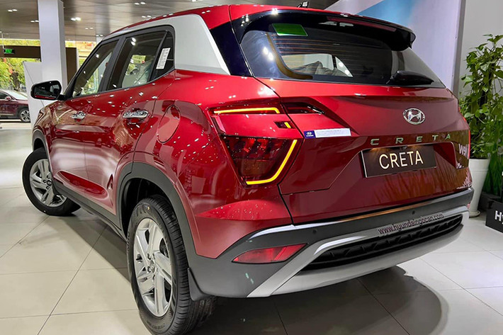 Cộng dồn trong 11 tháng đầu năm nay, Hyundai Creta đã đạt doanh số 8.766 xe. Với con số này, Hyundai Creta có tiềm năng vượt qua Toyota Corolla Cross để trở thành SUV cỡ B bán chạy nhất Việt Nam năm 2023. Sự thành công của Hyundai Creta là sự kết hợp giữa nhiều yếu tố như thiết kế trẻ trung, thời trang, giá bán hợp lý và trang bị đầy đủ.