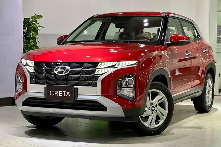 Hyundai Creta: 1.218 xe Trong tháng 11/2023, doanh số của Hyundai Creta đã giảm nhẹ 1,3% xuống còn 1.218 xe. Tuy nhiên, mẫu xe Hàn Quốc này vẫn duy trì được vị thế bán chạy nhất phân khúc SUV cỡ B, tương tự tháng 10/2023. Đồng thời, Hyundai Creta cũng tiếp tục lọt vào danh sách 10 mẫu xe bán chạy nhất Việt Nam trong tháng 11, đứng thứ 6 toàn thị trường.