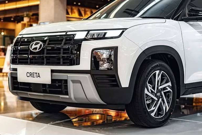 Ngoài ra, Hyundai cũng nâng cấp trang bị cho phiên bản Hyundai Creta SX(O) 2025 mới với cảm biến mưa và sạc không dây cho hàng ghế sau, tăng cường tiện ích và sự thoải mái cho người sử dụng.
