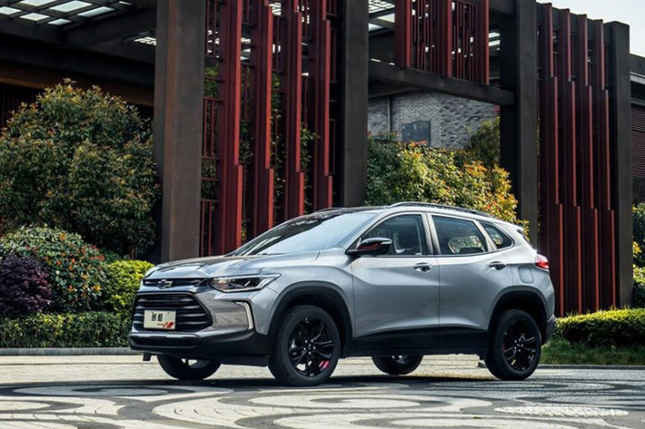 Chevrolet Tracker thế hệ mới là mẫu SUV cỡ B đã lần đầu tiên trình làng tại thị trường Trung Quốc vào hồi tháng 4 năm ngoái nhằm thay thế người anh em Trax. Sau 1,5 năm, hãng Chevrolet tiếp tục bổ sung phiên bản nâng cấp cho mẫu xe này tại thị trường Trung Quốc.