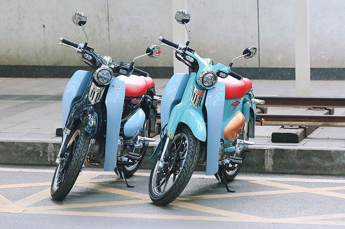 Sức mạnh của xe đến từ khối động cơ đơn xi lanh, làm mát bằng không khí, dung tích 125cc, và phun xăng điện tử Bosch EFI. Khối động cơ này cho phép xe đạt công suất tối đa 8,4 mã lực tại 7.500 vòng/phút và mô-men xoắn cực đại 9,3 Nm tại 5.000 vòng/phút, hộp số 4 cấp.