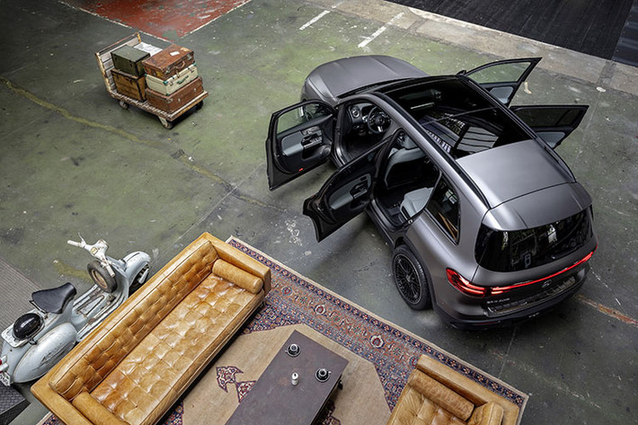 "Trái tim" của Mercedes-Benz EQA 250 và EQA 250+ 2024 vẫn là 1 mô-tơ điện nằm trên cầu trước, tạo ra công suất tối đa 188 mã lực. Trong khi đó, EQA 300 4Matic và EQA 350 4Matic dùng 2 mô-tơ điện nằm trên 2 cầu với công suất tổng cộng lần lượt là 225 mã lực và 288 mã lực.