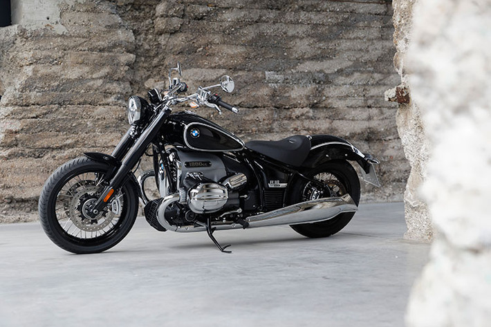 Với thông điệp “Soul is all that matters”, BMW R 18 2021 mới thể hiện mong muốn chinh phục trái tim, cảm xúc và tâm hồn của người cầm lái thông qua các giá trị lịch sử của mẫu xe di sản R 5, đề cao trải nghiệm lái phấn khích và tôn vinh dấu ấn cá nhân của chủ sở hữu.