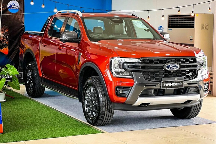 Ford Ranger: 1.539 xe Đứng ở vị trí thứ 2 trong bảng xếp hạng Top 10 xe bán chạy nhất thị trường chính là mẫu bán tải Ford Ranger với doanh số đạt 1.539 xe bán ra. So với tháng trước, doanh số mẫu bán tải đến từ Mỹ đã tăng 659 xe. Cộng dồn 3 tháng đầu năm, Ford Việt Nam bán ra 3.562 chiếc Ranger và dẫn đầu toàn thị trường.