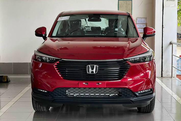 Honda HR-V: 759 xe Đây là lần thứ 2, mẫu Crossover cỡ nhỏ Honda HR-V góp mặt trong danh sách 10 ôtô bán chạy nhất Việt Nam với 759 xe bán ra, tăng gần 500 xe so với tháng trước.