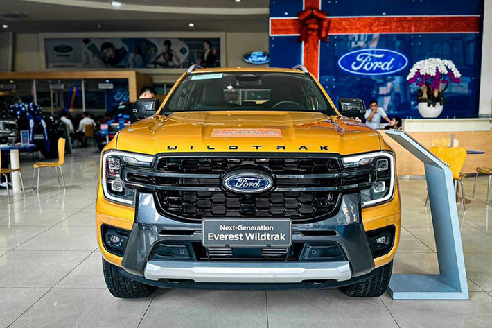 Ford Everest: 899 xe Doanh số tháng vừa qua của Everest đạt 899 xe, tăng 548 so với tháng 3 (351 xe). Với kết quả này, Ford Everest tiếp tục có mặt trong top 10 với vị trí thứ 7 tương tự như tháng trước. Cộng dồn trong năm 2024, Ford Việt Nam đã bán ra tổng cộng 2.035 xe Ford Everest, dẫn đầu phân khúc SUV cỡ D.
