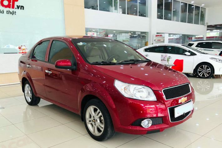 Chevrolet Aveo LTZ 2018 Chevrolet Aveo là mẫu xe mỹ hiếm hoi góp mặt trong danh sách này. Tại sao nói Chevrolet Aveo là lựa chọn đáng tham khảo cho những người đang tìm mua ôtô số tự động đã qua sử dụng? câu trả lời sẽ có luôn ngay dưới đây. Trên thị trường xe cũ, Chevrolet Aveo LTZ đời 2018 có giá trên dưới 200 triệu đồng, trong khi những bản sử dụng số tự động có giá 150-190 triệu đồng.