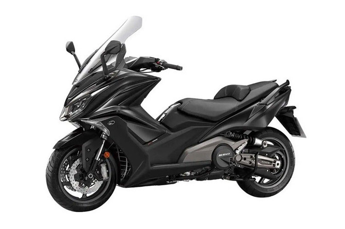 Hướng đến sự thoải mái và tiện lợi để đi lại trong nội đô, xe ga Kymco AK550 vẫn mang thiết kế maxi-scooter đồ sộ. Các đặc điểm lợi thế của xe có thể kể đến việc xe sử dụng hộp số vô cấp nên không cần sử dụng đến côn tay, yên xe rài, rộng và vô cùng thoải mái.