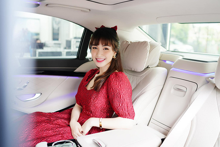 Mẫu xe sang Mercedes-Benz S450L Luxury cũng sở hữu hàng loạt các hệ thống an toàn như: hỗ trợ đỗ xe chủ động, bình chữa cháy, chức năng cảnh báo mất tập trung, chống trượt khi tăng tốc ASR, ổn định thân xe điện tử ESP và hỗ trợ ổn định xe khi gió thổi ngang, camera 360 độ phân giải cao, chức năng cảnh báo Pre- Safe, chống bó cứng phanh ABS, hỗ trợ phanh khẩn cấp.