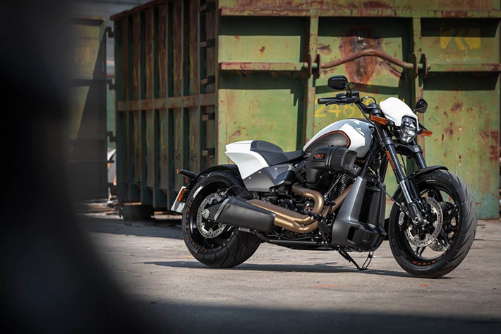 Harley-Davidson FXDR 114 mới là một trong những phiên bản xe môtô cơ bắp Mỹ có kiểu dáng khác thường nhất. Bởi đây là một mẫu xe mang lại cho người lái cảm xúc như cầm lái một mẫu xe môtô đến từ phim ảnh.