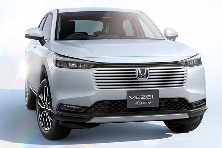 Về truyền động, Honda HR-V 2024 vẫn dùng động cơ xăng 4 xi-lanh, hút khí tự nhiên, dung tích 1.5L với công suất tối đa 118 mã lực và mô-men xoắn cực đại 142 Nm. Động cơ đi với hộp số tự động biến thiên vô cấp CVT và hệ dẫn động 4 bánh 4WD.