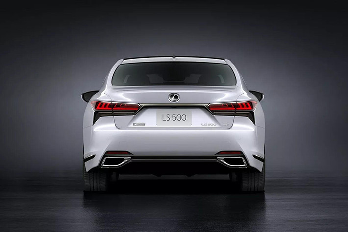Theo tạp chí Autocar, trong cả năm 2024, hãng Lexus chỉ bán được đúng 3 chiếc LS cho người tiêu dùng Anh quốc. Kể từ năm 2020 đến nay, khách hàng Anh chỉ mua tổng cộng 39 chiếc Lexus LS. Với con số này, LS là mẫu xe bán chậm nhất của thương hiệu Nhật Bản ở xứ sở sương mù.