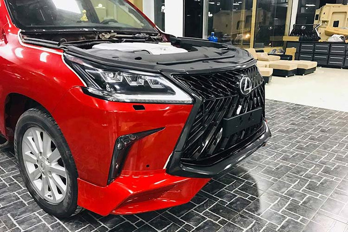 Lexus LX 570 đời 2008 và LX 570 thế hệ mới hiện nay (bao gồm phiên bản Super Sport) thực chất không phải là hai thế hệ mới hoàn toàn, chúng đều thuộc dòng LX thế hệ thứ 3 (URJ200) và cách biệt nhau bằng một phiên bản nâng cấp facelift, chính vì thế việc nâng cấp hoàn toàn có thể thực hiện được.