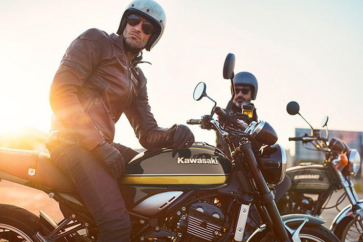 Kawasaki Z900RS 2025 mới vừa được cập nhật tại châu Âu, với những màu mới và phong cách thiết kế đậm chất xế nổ cổ điển, đi kèm với những trang bị hiện đại.