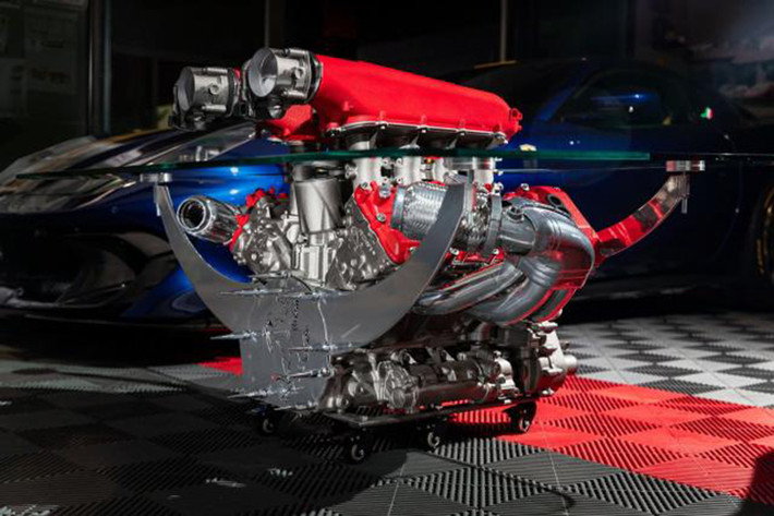 Một người bán ở Maryland đang bán động cơ V12 của Ferrari FF với giá 30.000 đô la, trong khi động cơ V8 3,9 lít tăng áp kép của xe đua Ferrari 488 Evo Challenge có giá 41.999 đô la .