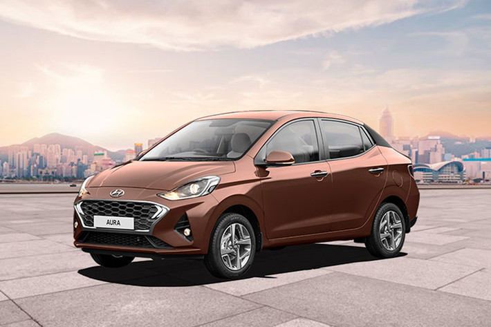 Tại thị trường Ấn Độ, giá xe Hyundai Aura 2021 hiện được bán với giá dao động từ 597.000 - 935.000 Rupee (khoảng 188 - 294 triệu đồng). So với phiên bản cũ, phiên bản sedan của Hyundai Grand i10 đã tăng giá nhẹ.