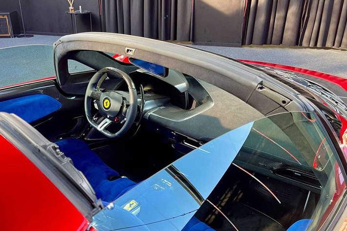 Được biết là, hãng siêu xe Ferrari chỉ sản xuất giới hạn 599 chiếc Daytona SP3 trên toàn thế giới, trong đó, 499 khách hàng mua xe Ferrari Monza được đặt cách có vé mời đầu tiên và các nhà sưu tập này tất nhiên không thể từ chối, 100 suất còn lại dành cho các chủ nhân bộ sưu tập Ferrari nổi tiếng trên toàn cầu.