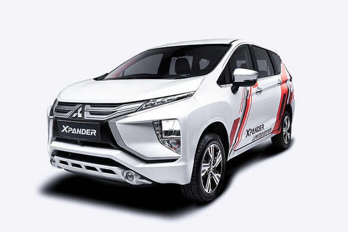 Khách hàng mua xe trong tháng 9/2021 sẽ được nhận thêm gói hỗ trợ tương đương 50% lệ phí trước bạ và bảo hiểm vật chất trị giá 10 triệu đồng (Gói bảo hiểm vật chất không được áp dụng cho phiên bản Xpander MT).