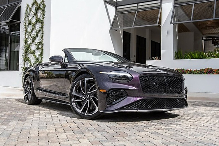 Số tiền thu được từ việc đấu giá Bentley Continental GTC này sẽ được dùng để hỗ trợ trẻ em "có nguy cơ và thiệt thòi" tại địa phương. Bentley cũng có thương hiệu và logo của lễ hội trên các tấm ốp thềm cửa xe để kết nối các điểm.
