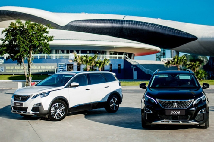 Một mẫu xe khác của Thaco Trường Hải là Peugeot cũng được giảm giá mạnh. Theo đó, mẫu 3008 đang giảm 100 triệu đồng/chiếc. Đây là mẫu xe hiếm khi giảm giá, nó được xem là "chung mâm" phân khúc cùng với Honda CRV, Hyundai Tucson...