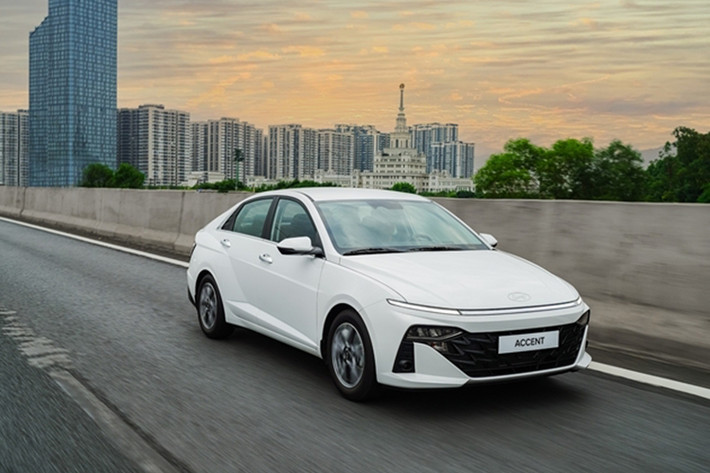 Hyundai Accent: 2.052 xe Mẫu sedan của Hyundai đạt doanh số trong tháng 11 là 2.052 xe, tăng 44% so với tháng trước (1.425 xe) và đứng ở vị trí thứ 8 trong Top 10 ô tô bán chạy nhất tháng. Cộng dồn doanh số 11 tháng của năm 2024, có 11.677 xe Hyundai Accent được bán ra thị trường.