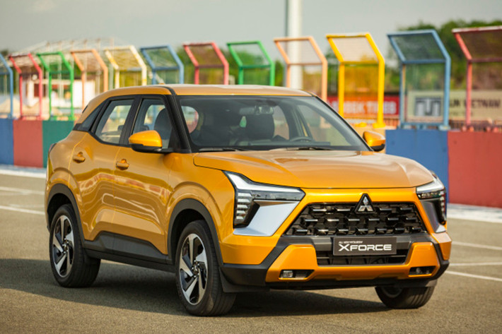 Mitsubishi Xforce: 1.823 xe Tháng 11, Mitsubishi Xforce bán ra 1.823 xe, tăng 23 % so với tháng 10 (1.458 xe). Kết quả này, khiến Xforce tụt xuống vị trí trong bảng xếp hạng. Tính lũy kế từ đầu năm đến nay, đã có 13.267 xe Xforce được bán ra thị trường. Kiểu dáng nhỏ gọn, thời trang đi kèm hàng loạt công nghệ tính năng được Mitsubishi trang bị cùng mức giá dễ tiếp cận là yếu tố giúp Xforce tạo được sức hút với khách hàng.