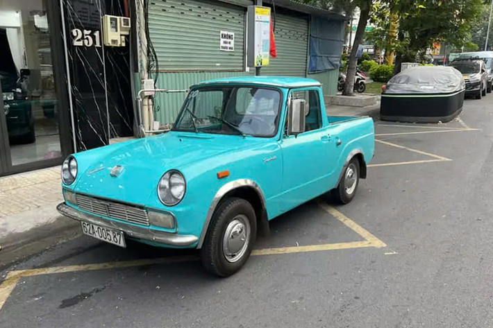 Toyota Publica của Đặng Lê Nguyên Vũ là một chiếc xe cỡ nhỏ được sản xuất từ năm 1961 đến 1978. Được coi là một chiếc xe gia đình để đáp ứng các yêu cầu của "khái niệm xe quốc gia" của Chính phủ Nhật Bản, đây là chiếc xe Toyota nhỏ nhất trong thời kỳ đó và đã bị thay thế trong vai trò đó bởi Toyota Starlet, bản thân nó bắt đầu là một phiên bản của Publica.