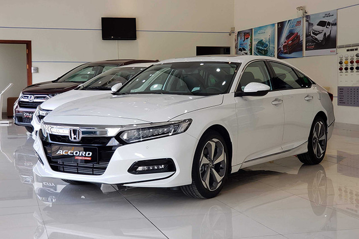 Đứng liền sau mu-X là mẫu xe sedan cỡ D - Honda Accord và Toyota Alphard khi lượng xe rời đại lý trong tháng cùng đạt 11 chiếc.