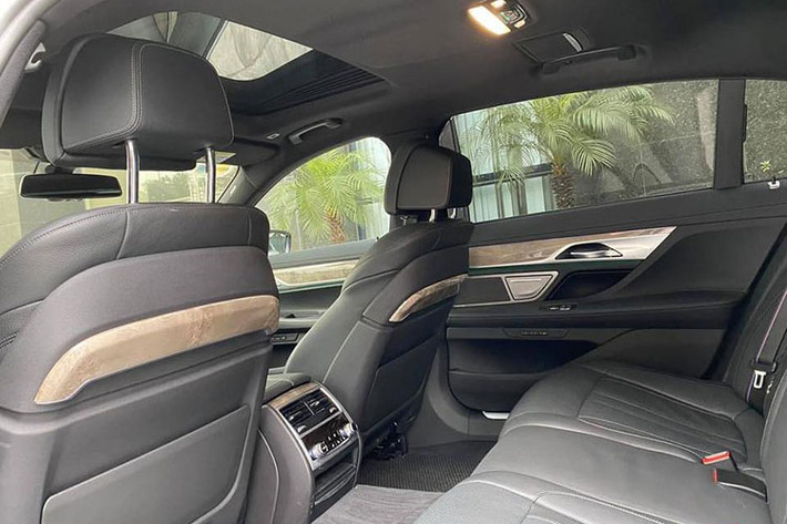 BMW 730Li M Sport 2020 thế hệ mới sử dụng khối động cơ máy xăng I4 TwinPower Turbo (B48) dung tích 2.0 lít sản sinh công suất 265 mã lực tại 5.000 – 6.500 vòng/phút, mô men xoắn cực đại 400 Nm tại 1.550 – 4.500 vòng/phút.