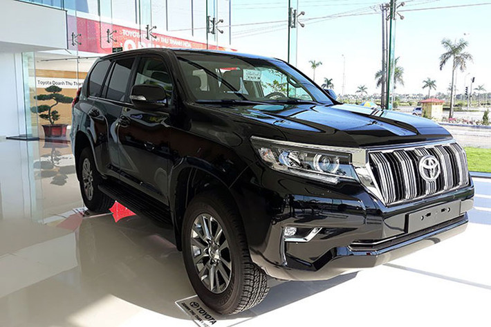 Trong tháng 10/2021, doanh số Toyota Prado bán được 52 xe, tăng 35 xe so với tháng trước. Dù được đánh giá cao về sự rộng rãi, thoải mái cùng độ bền bỉ nhưng mức giá lên đến 2,379 tỉ đồng chính là rào cản khiến Toyota Prado không được số đông khách hàng lựa chọn.