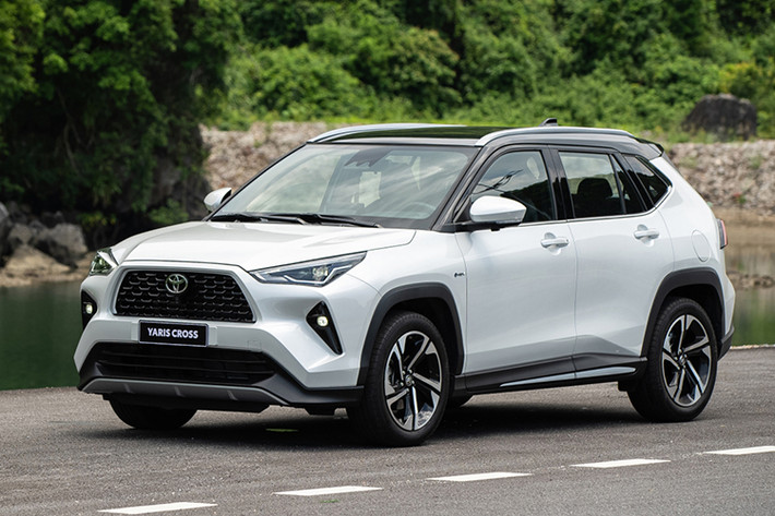 Toyota Yaris Cross là mẫu xe hiếm hoi trong Top 10 ôtô xăng, dầu bán chạy nhất thị trường tháng 12 ghi nhận kết quả bán hàng tăng trưởng. Theo đó, đã có tất cả 1.578 chiếc Yaris Cross bàn giao đến tay khách hàng, tăng tới 32,8% theo tháng. Sức tăng trưởng ấn tượng không chỉ giúp mẫu B-SUV Nhật trở lại đường đua top xe bán chạy, mà còn vượt qua đối thủ nặng ký Mitsubishi Xforce vươn lên thống lĩnh toàn phân khúc.