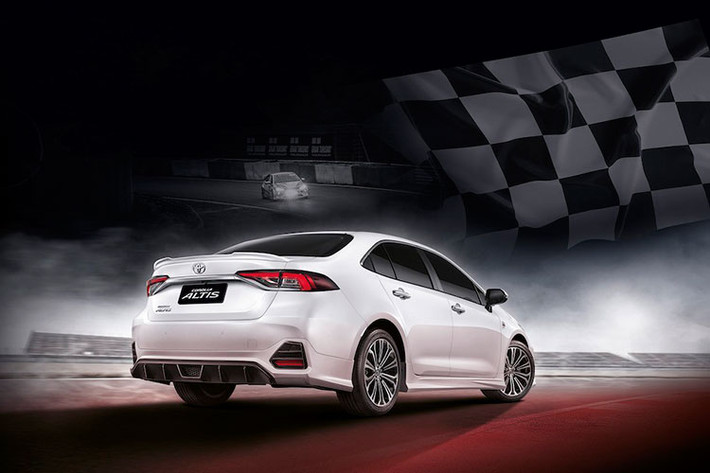 Theo hãng Toyota, gói phụ kiện Nurburgring cho Toyota Corolla Altis vốn ra đời với cảm hứng từ giải đua xe ADAC Total 24h-Race Nurburgring 2021 Endurance diễn ra trên đường đua "địa ngục xanh" Nurburgring nổi tiếng tại Đức. Trong giải đua này, đội Toyota Gazoo Racing Team đã chiến thắng 2 năm liên tiếp.