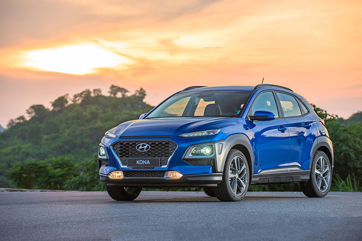 TC Motor vừa công bố thông tin giảm giá nhiều mẫu xe Hyundai tại thị trường Việt Nam, trong đó đáng chú ý là mẫu Solati 30 triệu, Kona với mức giảm cao nhất lên đến 40 triệu đồng. Ngoài ra, Grand i10 cũng được giảm 15 triệu, Elantra 20 triệu, Solati 30 triệu đồng.