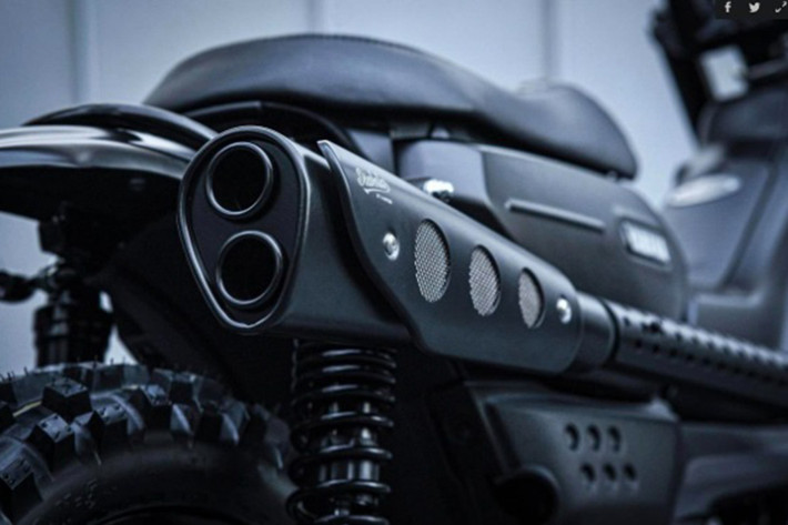 Chiếc xe độ PG-1 Scrambler được trang bị bộ lốp 16 inch mới với gai lốp lớn hơn, phục vụ tối đa cho việc off-road, đi cùng cặp vành nan hoa không thay đổi.