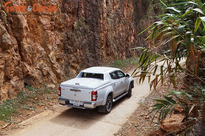 Mitsubishi Triton 2021 mới là mẫu xe bán tải nhập khẩu từ Thái Lan. Khách Việt hiện có 5 lựa chọn, giá dao động từ 600 - 865 triệu đồng.
