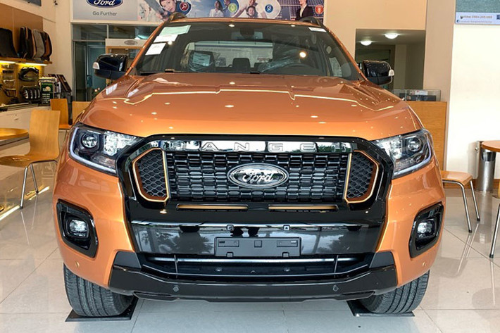 Doanh số Ford Ranger đạt 794 xe trong tháng 5, giảm tới 46,7% so với tháng 4 (1.491 xe) nhưng vẫn xứng đáng tại vị trên "ngai vàng". Cũng trong tháng 5 vừa qua, Ford Range góp mặt trong Top 10 xe bán chạy, xếp vị trí thứ 9 sau những tên tuổi lớn như VinFast Fadil, Toyota Vios, Hyundai Accent,...