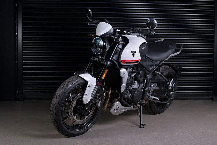 Ngoại hình của của mẫu xe môtô Triumph Trident 660 gây chú ý bởi sự pha trộn giữa hai phong cách đặc trưng tới từ hãng xe Anh Quốc. Kiểu dáng cổ điển kết hợp cùng các chi tiết hiện đại và khối động cơ mạnh mẽ phù hợp với nhiều mục đích sử dụng khác nhau.