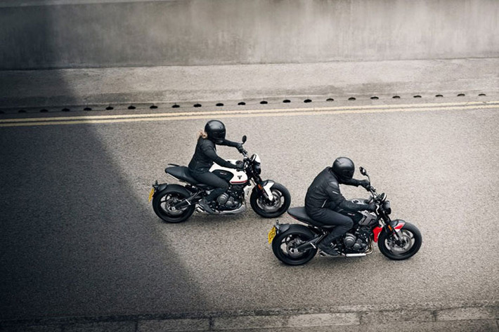 Như vậy, nước bạn Thái Lan đã chính thức có xe về Showroom để các biker được mục sở thị tận tay. Có lẽ, mẫu xe này cũng sẽ sớm có mặt tại Việt Nam trong thời gian tới. Dự kiến, giá xe Triumph Trident tại Việt Nam sẽ nằm ở mức 269 triệu đồng và dự kiến giao xe vào quý I/2021.