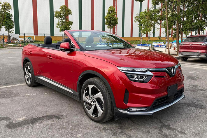 Vinfast VF8 của Việt Nam hiện là một trong những mẫu xe bán chạy nhất của thương hiệu VinFast nói riêng và phân khúc ôtô điện tại Việt Nam nói chung. Trong tháng 6/2023, hãng VinFast đã bán được tổng cộng 1.185 chiếc VF8 cho khách hàng trong nước. Lũy kế 6 tháng đầu năm nay, VinFast VF8 đã đạt doanh số 4.556 xe.